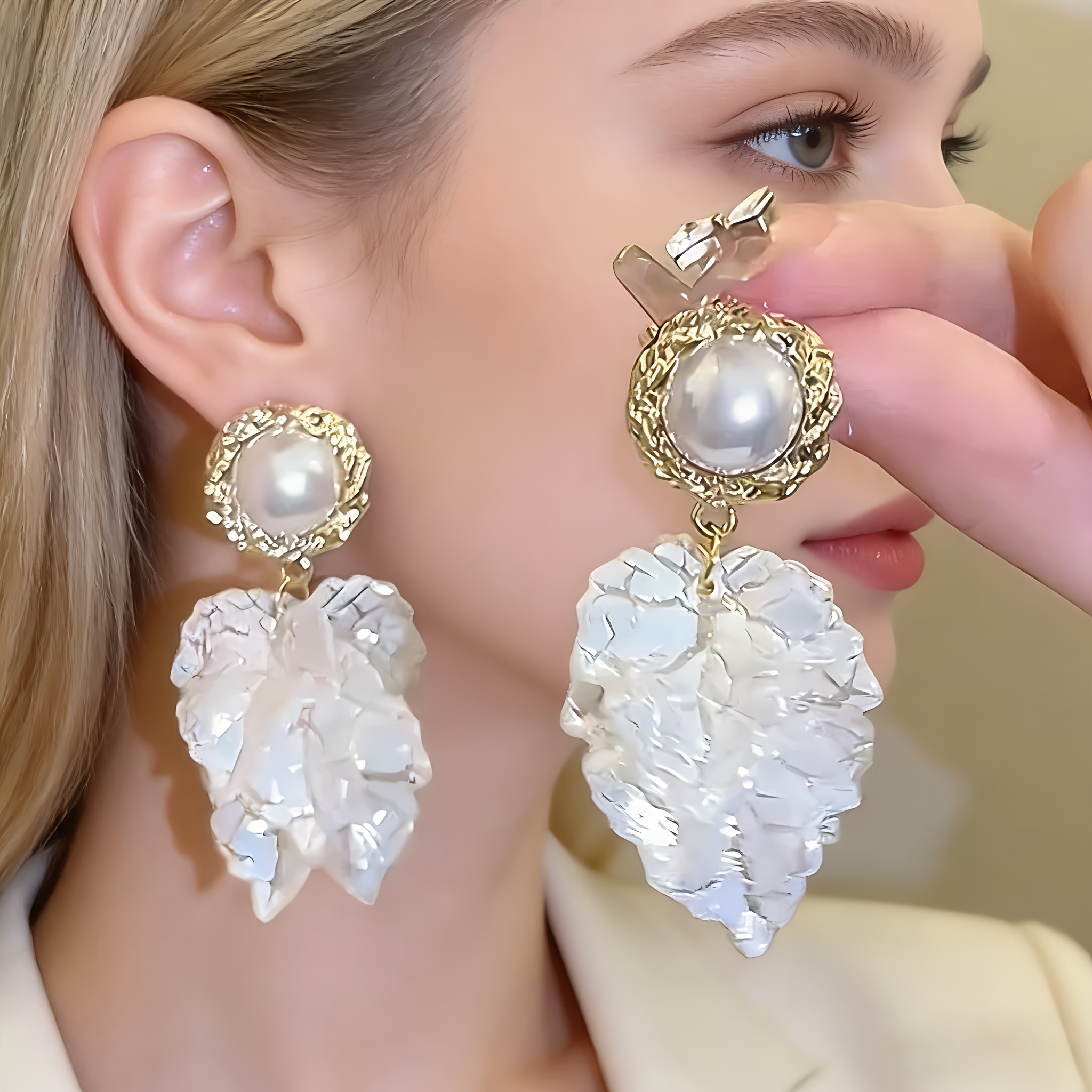 Women's Chinese-Style Cracked Ice Leaf Pendant with Pearl Imitation Earrings